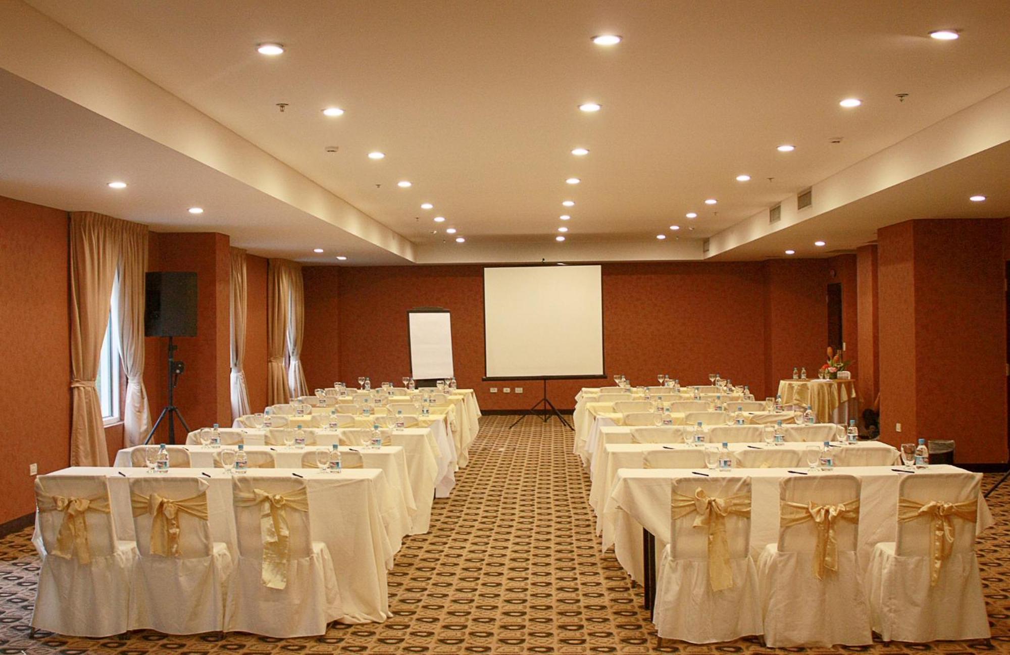 Hotel Eurobuilding Express Maiquetía Exterior foto A typical conference room