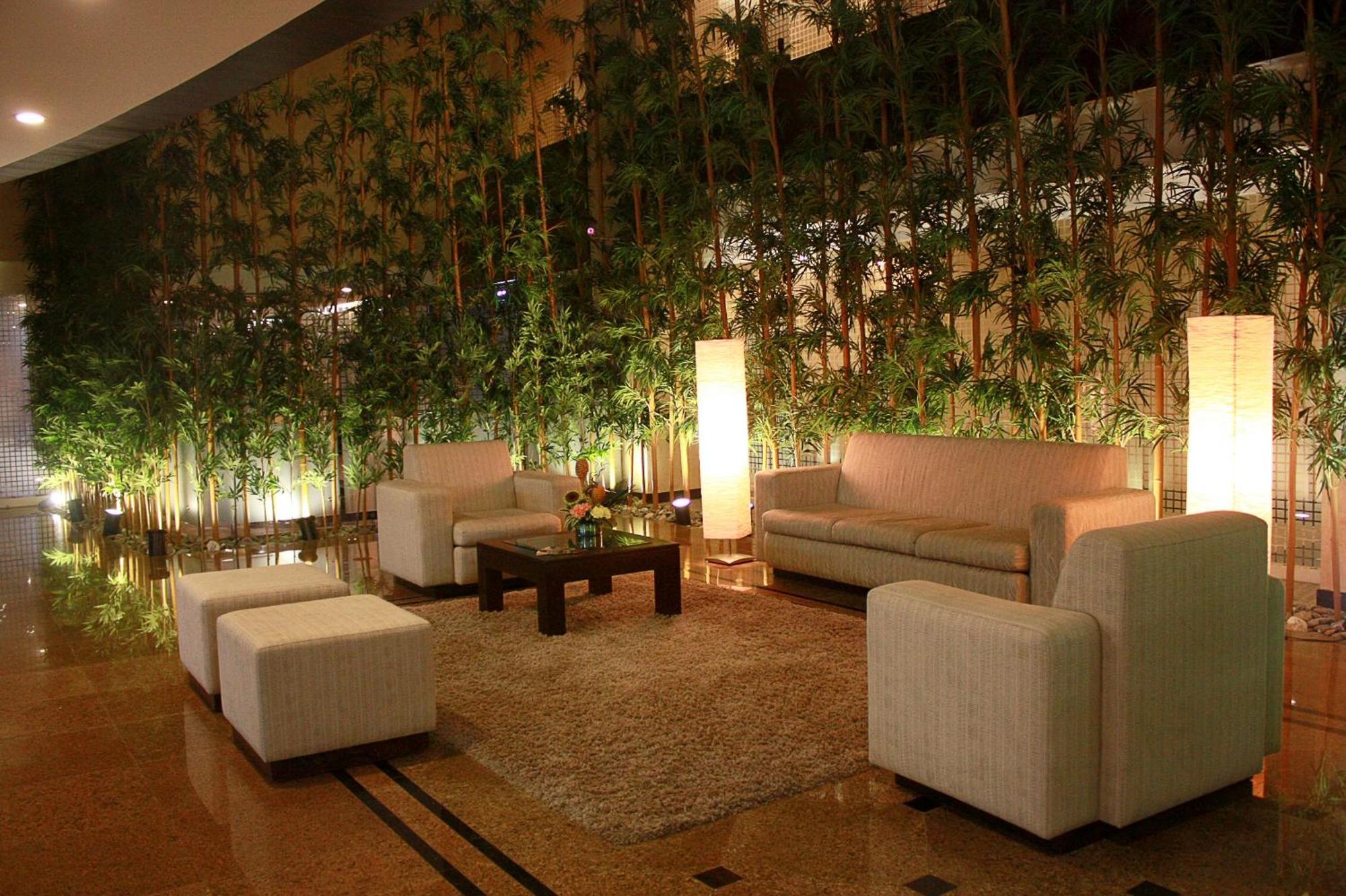 Hotel Eurobuilding Express Maiquetía Exterior foto The lobby of the hotel